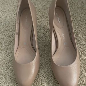 Rockport beige pumps size 9 worn once